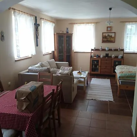 Chalupa Na Samote U Lesa 펜션 Provodov (Zlin)